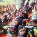 Tingkatkan Kemanunggalan TNI-Rakyat, Satgas Yonif Raider 200/BN Rayakan Idul Adha Bersama Masyarakat