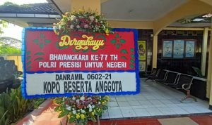 Wujud Sinergitas TNI – Polri, Polsek Jawilan Polres Serang Dapat Ucapan HUT Bhayangkara dari Koramil 0602-21/KOPO- JAWILAN Melalui Karangan Bunga