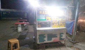 Pecinta Kuliner Ada Masakan Nasi Goreng Bang Johan 45 Didepan Kampus Binus