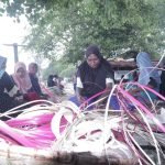 Cenderamata Anyaman Gambarkan Eratnya Hubungan Personil TMMD Bersama Masyarakat