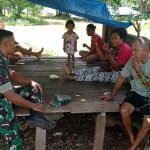 Peduli Terhadap Anak Stunting, Babinsa Koramil 1512-03/Gebe Komsos Bersma Ibu-Ibu