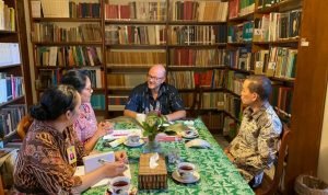 Perluas Jaringan Kerjasama, Fakultas Ilmu Budaya Unud Sambangi Lembaga Penelitian Prancis EFEO di Jakarta