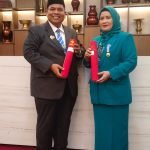 Diserahkan Oleh Hasto Wardoyo, Bupati Suhatri Bur Didampingi Ny Yusrita Terima Penghargaan Manggala Karya Kencana