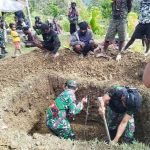 Satgas R 712/Wiratama Membantu Proses Pemakaman Warga Distrik Tinggi Nambut