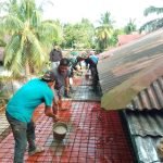 Warga Talang Silungko Kompak Bersama Satgas TMMD Cor Atap MCK Musholla Ar Rahman
