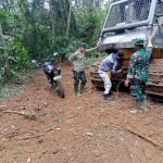 Sebelum Digunakan, Koptu Henri Bersama Operator Alat Berat Cek Kesiapan Alat Berat