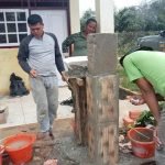 Anggota Satgas TMMD Bangun Sarana Cuci Tangan di SD 57/II Talang Silungko