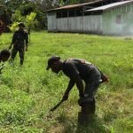 Lestarikan Toleransi, Satgas Yonif 143/TWEJ Bersihkan Gereja di Perbatasan Papua