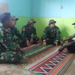 Dansatgas Yonif Raider 200/BN Kunjungi Rumah Kepala Suku Walesi