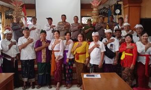 Kapolsek Dentim Dengarkan Keluhan Warga Desa Sumerta Kauh Dalam Jumat Curhat