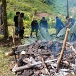 Bakar Batu Solidkan Satgas Yonif 143/TWEJ dan Masyarakat Papua
