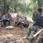 Warga Bersama Anggota Satgas TMMD Bahu Membahu Rehab RTLH Edi Candra