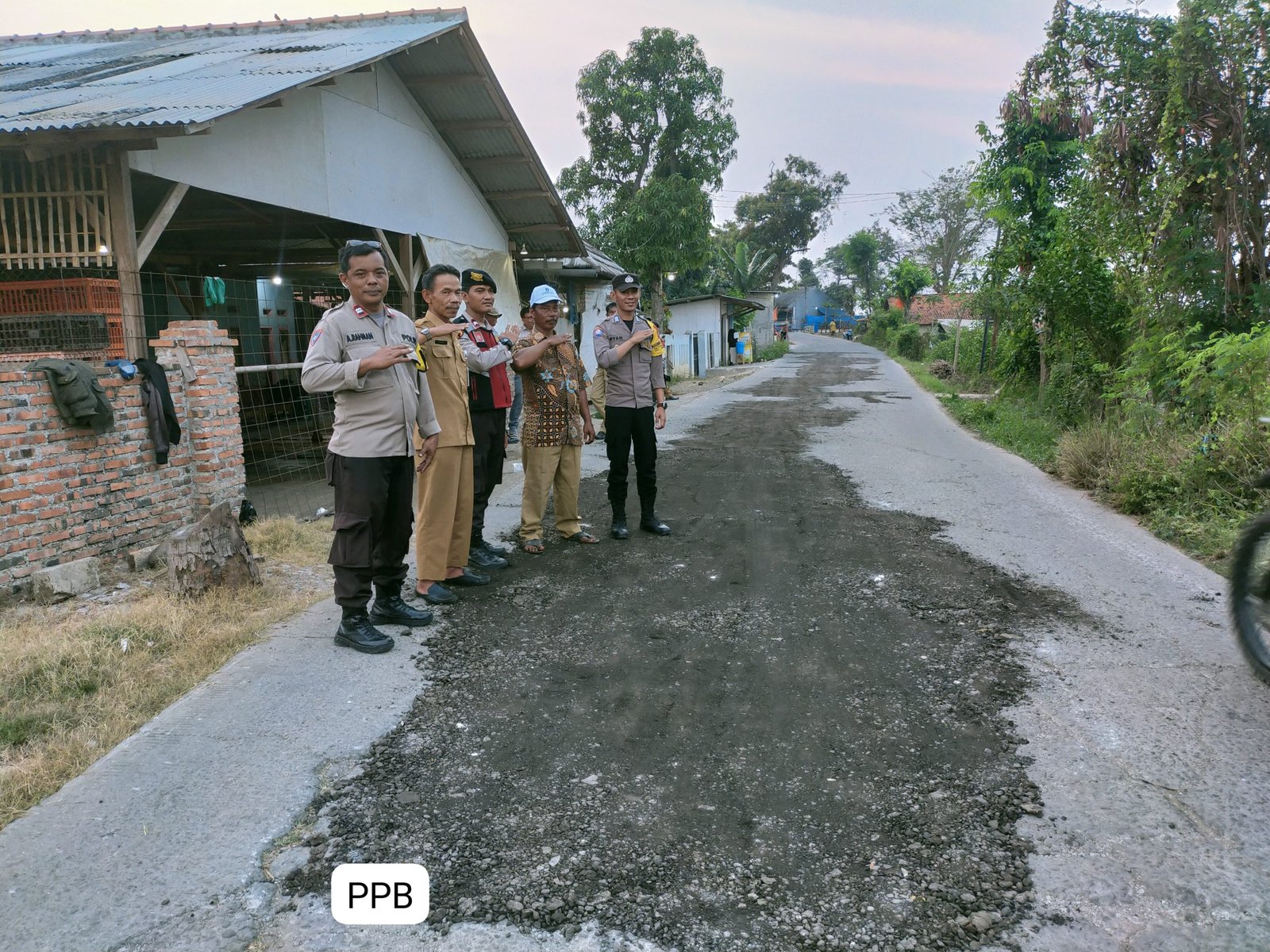 Pasca Kecelakaan Akibat Jalan Rusak, Ini Respon Cepat Kapolres dan Dinas Kabupaten Bekasi 3 IMG 20230724 WA0075 scaled