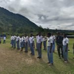 Tanamkan Disiplin, Satgas Raider 200/BN Beri Pelatihan Baris Berbaris ke Siswa SMAN Bolakme