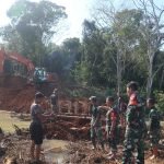 Cek Pembukaan Jalan Baru, Dandim 0416/Bute Letkol Inf Evid Nirwan Edward Selaku Dansatgas TMMD Ke-117 Turun Langsung ke Lokasi Beri Semnagat