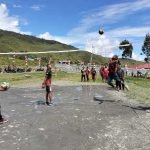 Sambut HUT RI ke-78 Satgas R 712/ Wiratama Didatangi Tim Voli Dinas Pemda Puncak Jaya Meminta Dilatih