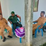 Komsos, Babinsa Bersama Pemdes Tepeleo Bahas Keamanan Dan Kebersihan Lingkungan