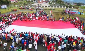 Gelar Kirab Merah Putih, Pj Bupati Puncak Jaya Kibarkan Semangat Persatuan