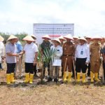 Danrem 045/Gaya Bersama Kepala Staf Kepresidenan RI Menanam Pohon Sagu di Bangka
