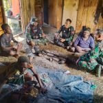 Jalin Komunikasi Sosial, Satgas Yonif Raider 200/BN Kunjungi Tokoh Adat Bolakme