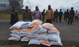 Dampak Kekeringan dan Kelaparan, Kapolri Salurkan Bantuan Sosial ke Warga Papua Tengah