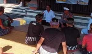 Kapolsek Marga Temui Tokoh Masyarakat Desa Kukuh dalam Program Jum’at Curhat