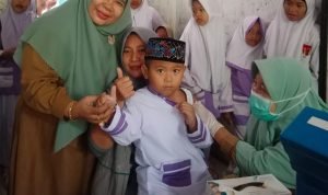 Puskesmas Jawilan Gelar Imunisasi MR Vaksin Campak dan Rubella di MI Al-khairiyah Desa Kareo