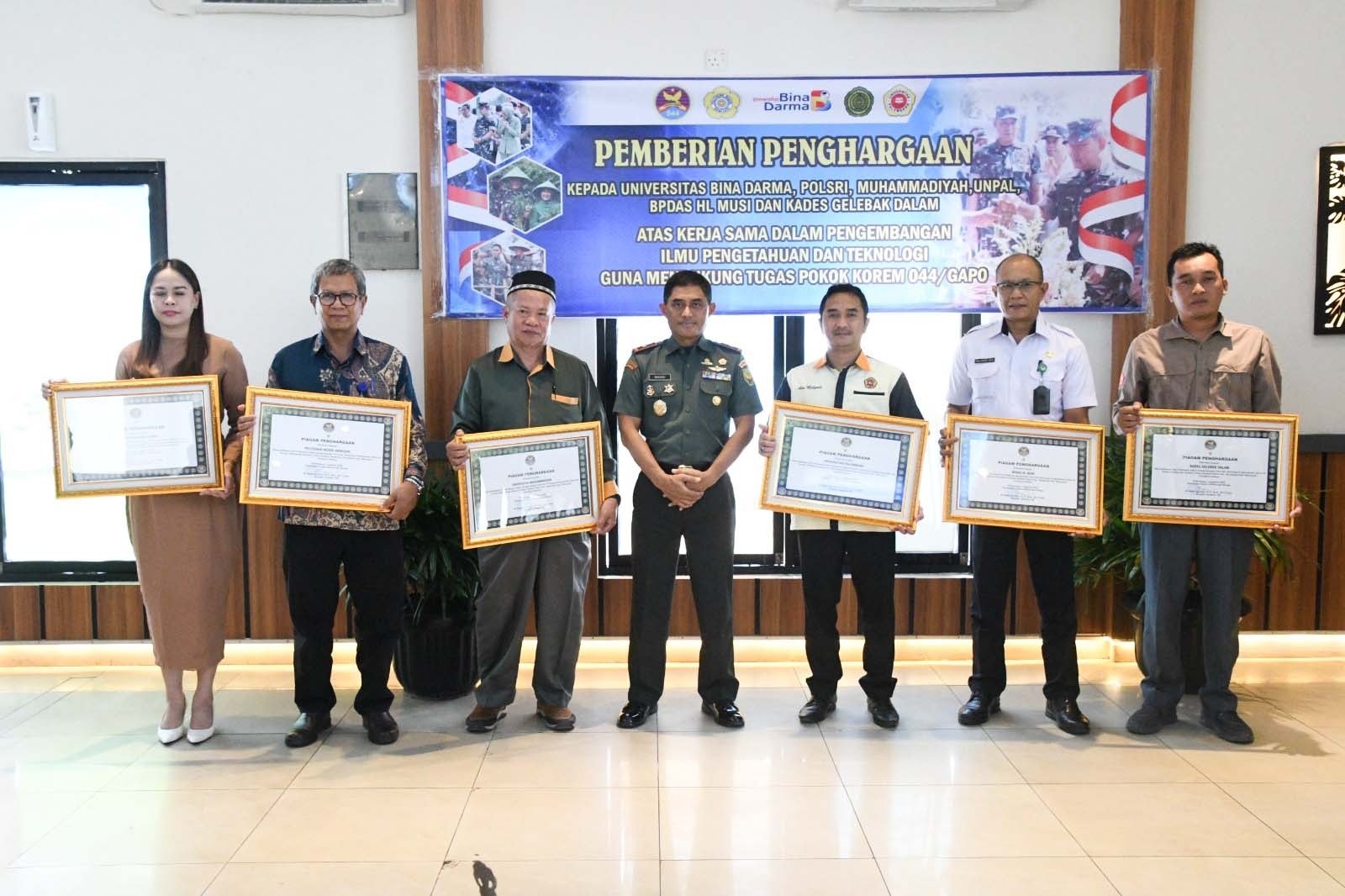 Apresiasi Sukseskan Agrowisata Tekno 44, Korem 044/Gapo Berikan Penghargaan ke Instansi Pendidikan dan Pemerintahan 3 IMG 20230830 WA0039