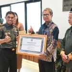 Apresiasi Sukseskan Agrowisata Tekno 44, Korem 044/Gapo Berikan Penghargaan ke Instansi Pendidikan dan Pemerintahan
