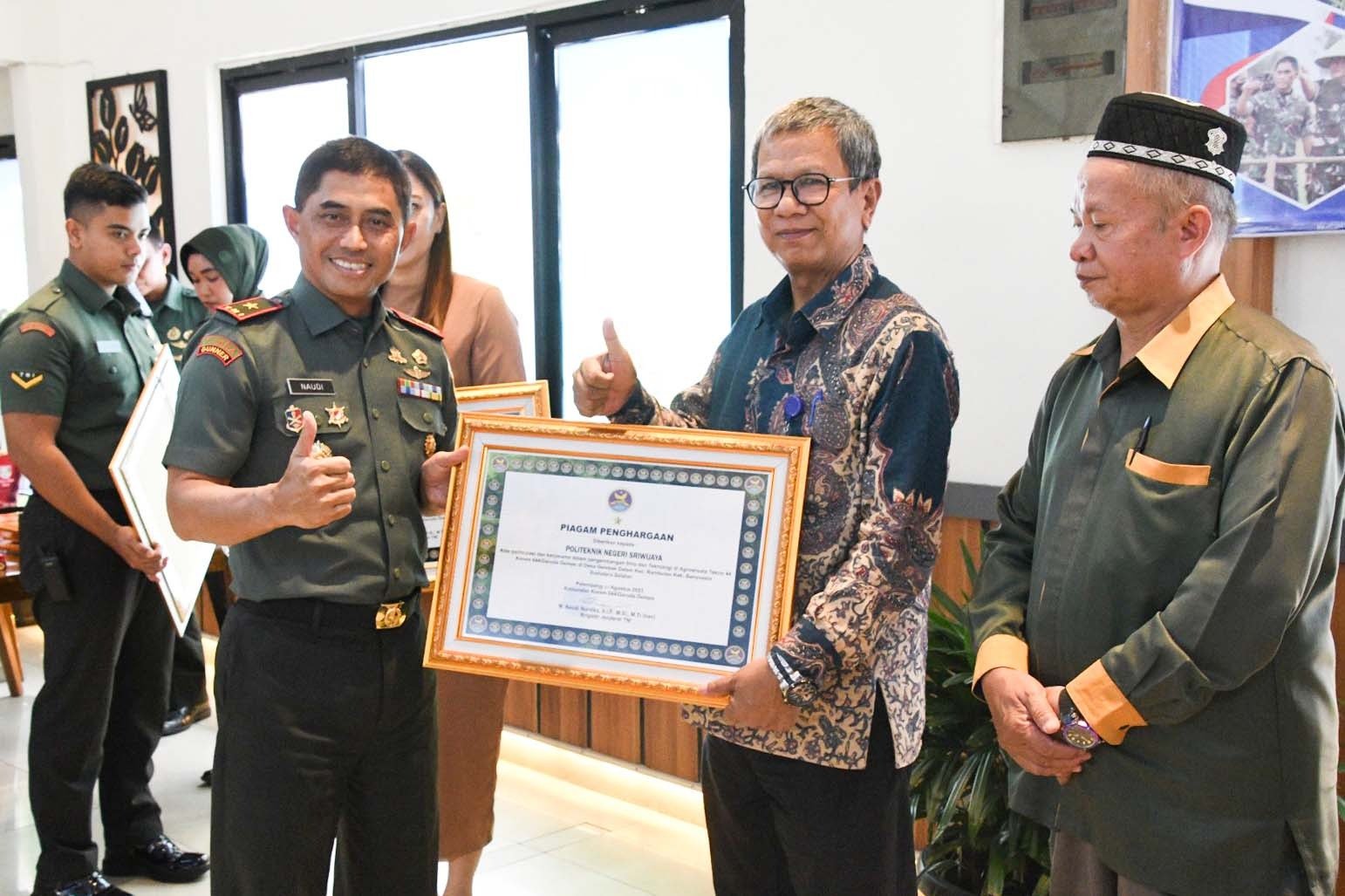 Apresiasi Sukseskan Agrowisata Tekno 44, Korem 044/Gapo Berikan Penghargaan ke Instansi Pendidikan dan Pemerintahan 1 IMG 20230830 WA0041