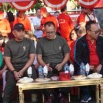 Dandim 1302/Minahasa di Dampingi Ketua Persit Cabang XIV Mengikuti Kegiatan Jalan Sehat