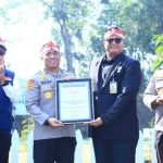 Cetak Rekor Tanam 21 Juta Pohon, Polri Raih Dua Penghargaan dari MURI