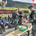 Satgas 712/Wiratama Berbagi Makanan untuk Anak-Anak dan Warga Binaan Pos Kotabaru