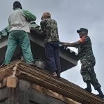 Babinsa Kodim 0403/OKU Bantu Warga Binaan Bangun Mushola