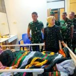 Dandim Bersama Ketua Persit KCK Cabang XL Kodim 0413/Bangka Kunjungi Istri Anggota yang Sakit