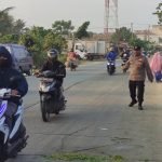 Gatur Lalin dan Cegah Tindak Kejahatan, Anggota Polsek Jawilan Polres Serang Laksanakan Strong Point