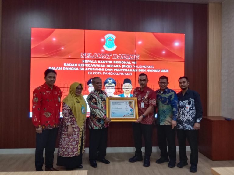 Pemkot Pangkalpinang Terima BKN Award 2023 Diserahkan Langsung Kepala Kantor Regional VII
