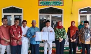 Walikota Pangkalpinang Maulan Aklil Tandatangani NPHD Tanah Masjid An-Nur di Kelurahan Bacang