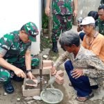 Jelang HUT TNI ke-78, Danrem 044/Gapo Lakukan Groundbreaking Bedah RTLH dan Bagikan Sembako