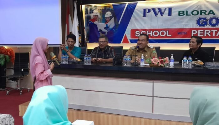 Goes To School, PWI Blora Bersama Pertamina Sosialisasikan UU Pers dan Dunia Perminyakan