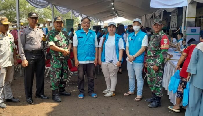 Danramil 01/Teluknaga Langsung Monitor Pengobatan Gratis Oleh Yayasan Hasanayu Pelita Cinta