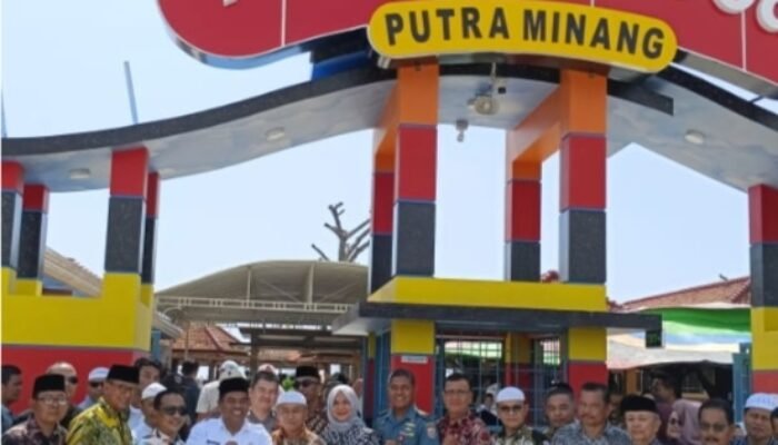 Diresmikan Bupati Suhatri Bur, Kini Istana Seafood Putra Minang Telah Hadir di Padang Pariaman