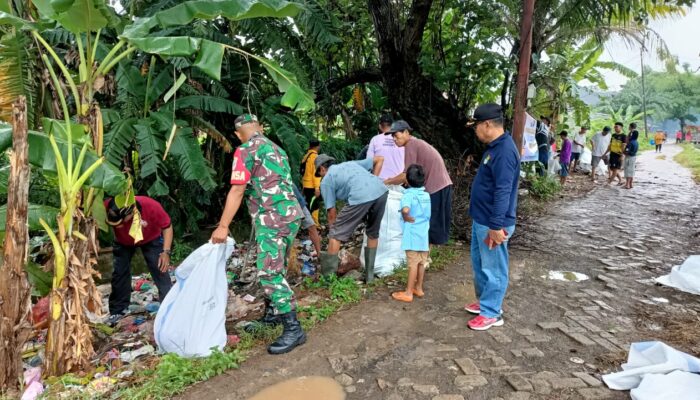 Karya Bakti Koramil 10/Sepatan Bersama Warga, Antisipasi Banjir dan Wabah Penyakit
