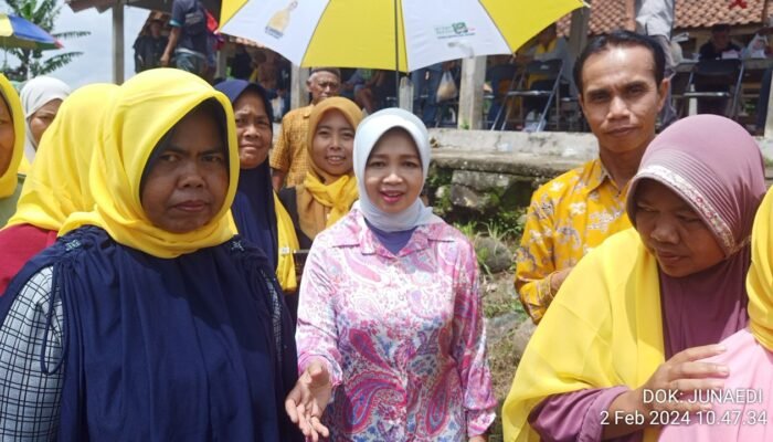 Ratusan Pendukung Teti Rohatiningsih Silahturahmi di Desa Pesahangan Cimanggu