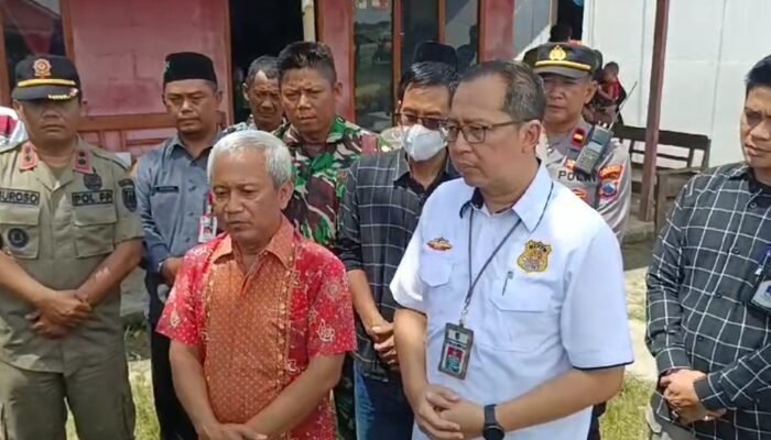 KPU Cilacap Serahkan Santunan Kepada Ahli Waris Petugas Pengamanan TPS yang Meninggal