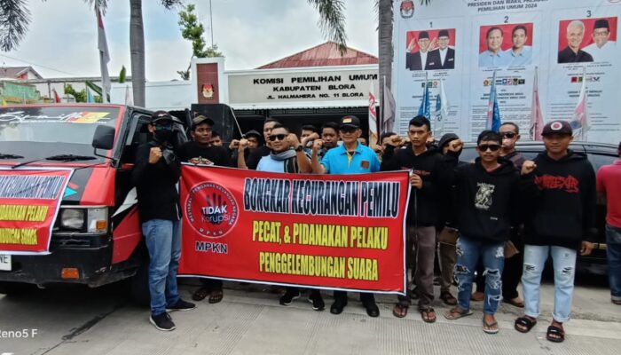 Tuntut Keadilan, Lembaga MPKN Gelar Aksi Unjuk Rasa di KPU Blora