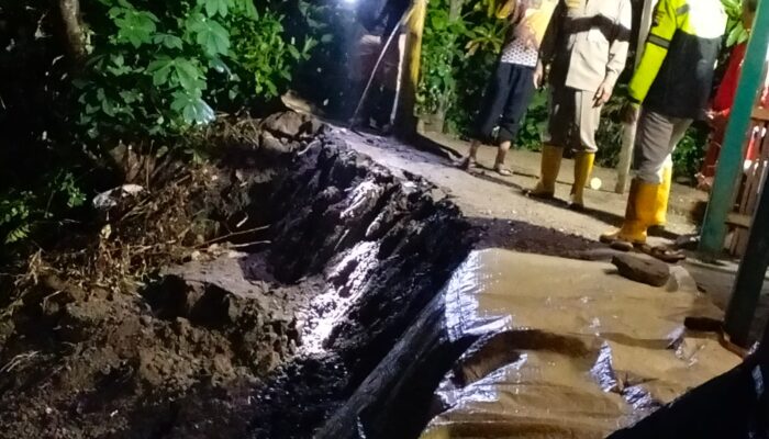 Akibat Tebing Longsor di Bantarsari Sebanyak Tiga Rumah Terancam Roboh