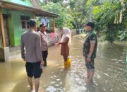 Kades Desa Walikukun Bersama Muspika Cek Lokasi Banjir di Wilayah Polsek Carenang