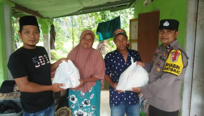 Polsek VII Koto Sungai Sarik Salurkan Bantuan untuk Warga Terdampak Banjir