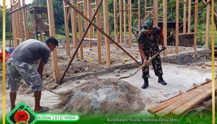 Kedekatan Nyata, Babinsa Desa Dote Ikut Ringankan Beban Warga Binaan